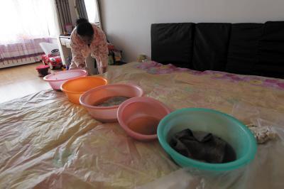 巢湖楼上漏水，住户失联，小区没物管，业主维权难！律师来支招……